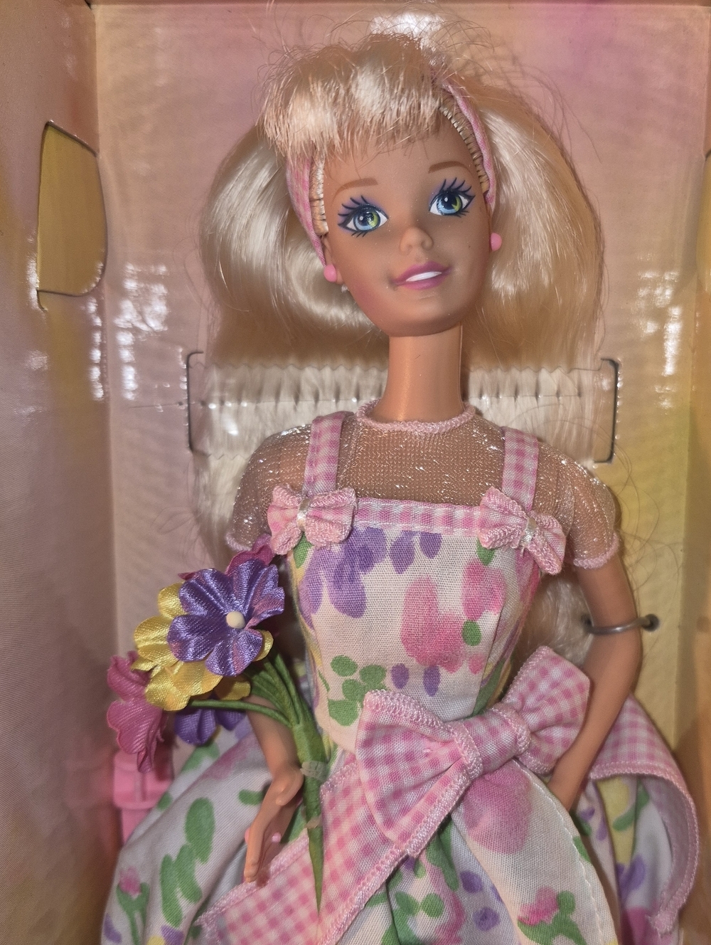 Avon Exclusive Spring Blossom Barbie 🌸💐✨ (With Stand)